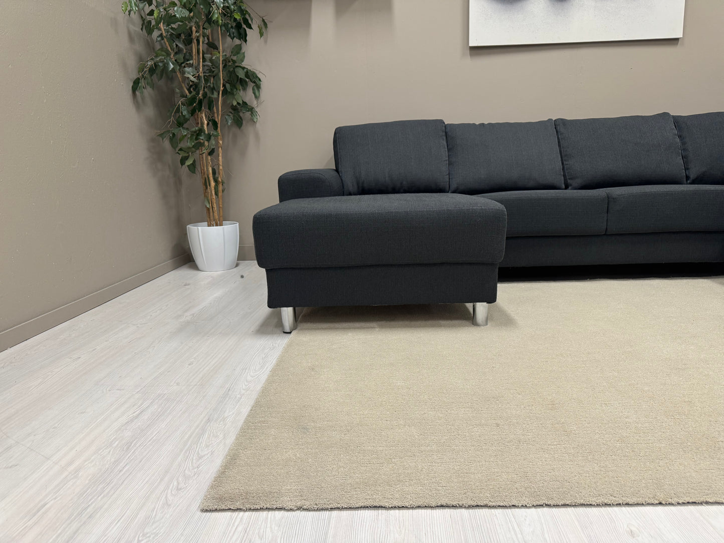 Mørk U- sofa